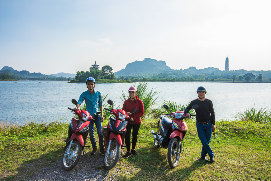 ដំណើរកម្សាន្តដោយម៉ូតូ