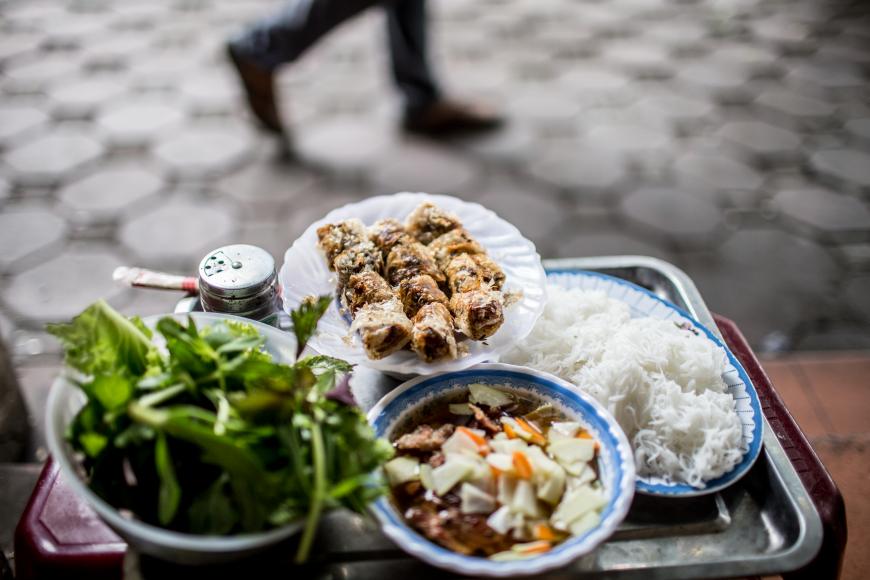 Comida callejera Bun Cha Hanói