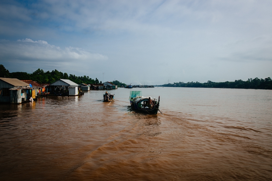 ការទៅប្រទេសវៀតណាមតាមទូក