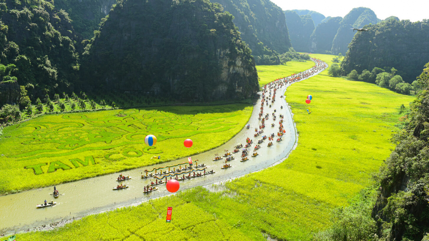 Đi thuyền chèo tay ở Ninh Bình