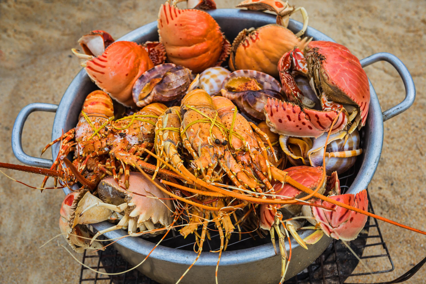 Hải sản chế biến trên bãi biển Nha Trang