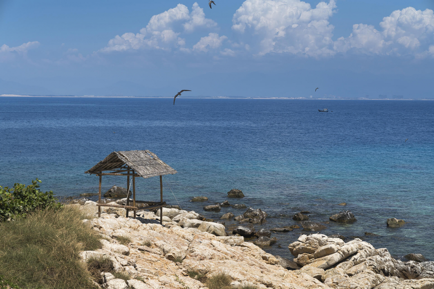 Chòi lá trên Hòn Yến Nha Trang