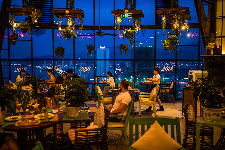quán bar tầng thượng nha trang du lịch việt nam