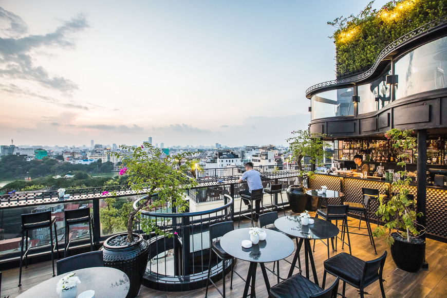 បារ​លើ​ដំបូល​ល្អ​បំផុត​នៅ​ហាណូយ
